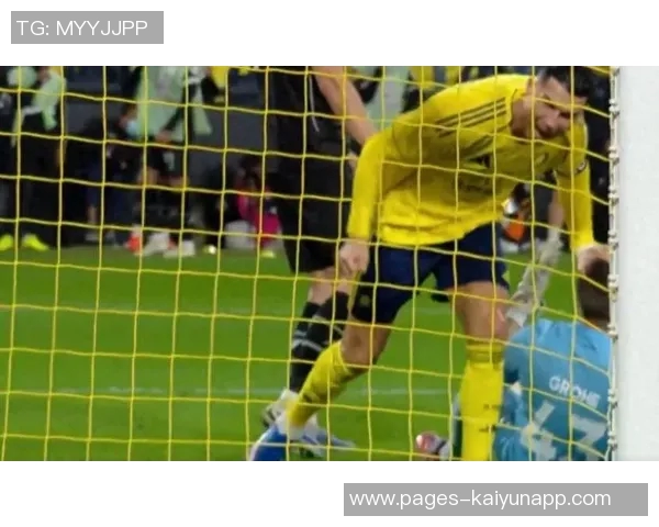 西马坎失误送点多萨里冷静点射扳平比分胜利瞬间